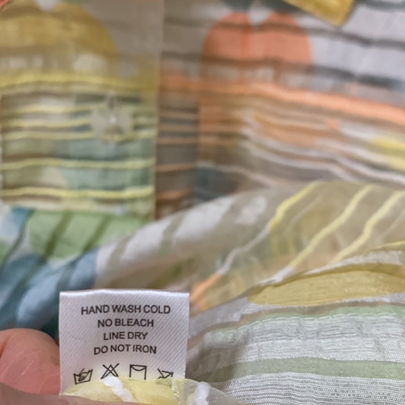 3/$15 Sheer floral pastels jacket size small - Picture 7 of 7